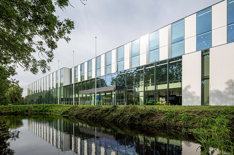 Entree van gemeentehuis Woerden