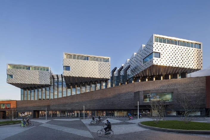 Foto: Scagliolabrakkee / © Neutelings Riedijk Architecten